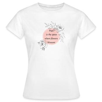 Yoga Raum Blüten erwachen - Frauen T-Shirt - Weiß - Vorne - AI Model Female 172 dark (172cm)