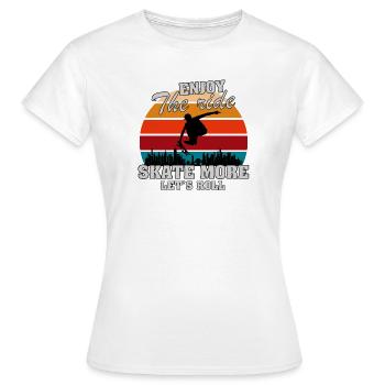 Urban Skateboarding: Schweben Sie über die Stadt - Frauen T-Shirt - Weiß - Vorne - AI Model Female 172 dark (172cm)