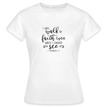 Christliches Design im Glauben wandelt - Frauen T-Shirt - Weiß - Vorne - AI Model Female 172 dark (172cm)