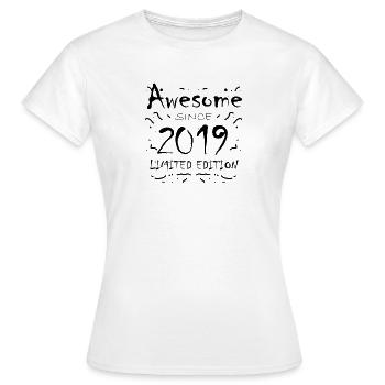 2019 - Jahrgang 2019 - Fantastisch seit 2019 - Frauen T-Shirt - Weiß - Vorne - AI Model Female 172 dark (172cm)