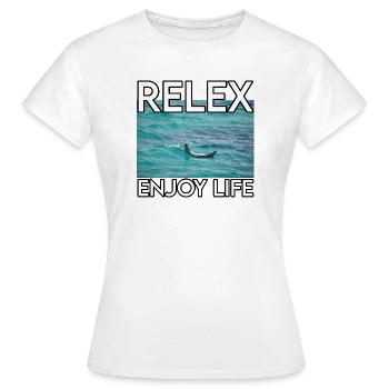 Détendez-vous au bord de la mer – joie de vivre - T-shirt Femme - blanc - Devant - AI Model Female 172 dark (172cm)