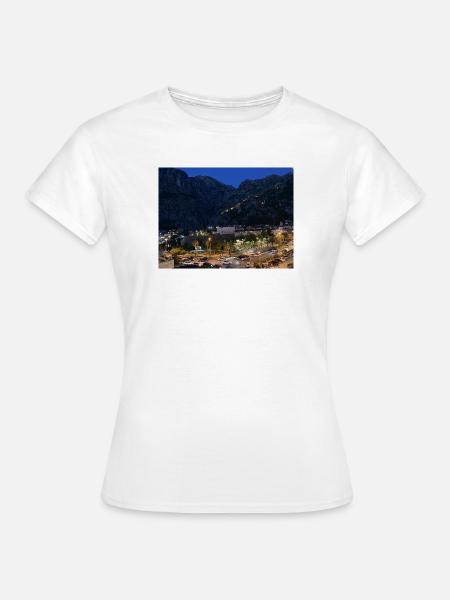 Abendstimmung in Bergdorf - Frauen T-Shirt - Weiß