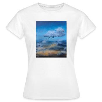 Oiseaux en vol au-dessus d’un ciel nuageux - T-shirt Femme - blanc - Devant - AI Model Female 172 dark (172cm)