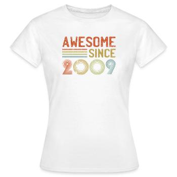 Retro 2009 Feier Typografie - Frauen T-Shirt - Weiß - Vorne - AI Model Female 172 dark (172cm)