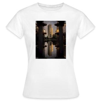 Coincé entre les boulons - T-shirt Femme - blanc - Devant - AI Model Female 172 dark (172cm)