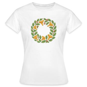 Wreath of Holly and Chanterelles - Women's T-Shirt - white - Front - AI Model Female 172 dark (172cm)