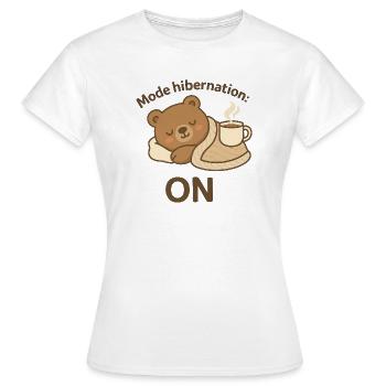 Hibernate Mode: ON – Ours d’hiver cosy - T-shirt Femme - blanc - Devant - AI Model Female 172 dark (172cm)