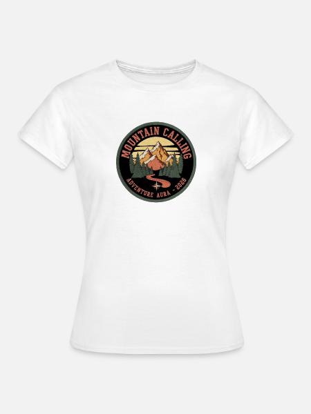 Bergruf Patch: Abenteuer Aura 2026 - Frauen T-Shirt - Weiß