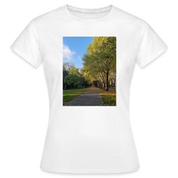 Chemin d’automne à travers Lauballee - T-shirt Femme - blanc - Devant - AI Model Female 172 dark (172cm)