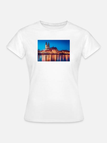 Mageburg am Abend - Frauen T-Shirt - Weiß