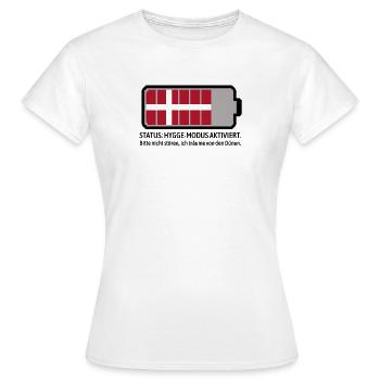 Hygge Akku aufladen - Dänemark Sehnsucht - Frauen T-Shirt - Weiß - Vorne - AI Model Female 172 dark (172cm)