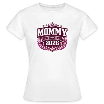 Mama seit 2026 – Proud New Mom Design - Frauen T-Shirt - Weiß - Vorne - AI Model Female 172 dark (172cm)