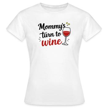 Mommy’s Turn to Wine – Muttertag Fun Design - Frauen T-Shirt - Weiß - Vorne - AI Model Female 172 dark (172cm)