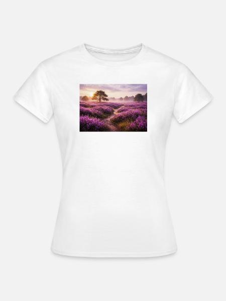Lavendelfeld bei Sonnenaufgang - Frauen T-Shirt - Weiß