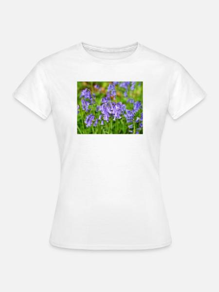 Glockenblume – Violette Frühlingsblüte - Frauen T-Shirt - Weiß