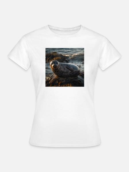 Robbe auf der Klippe am Meer - Frauen T-Shirt - Weiß