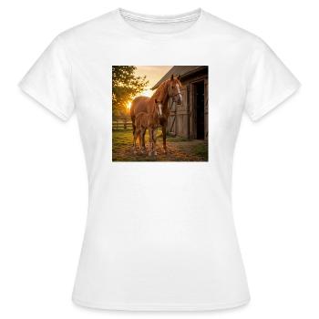 Coucher de soleil, jument avec poulain - T-shirt Femme - blanc - Devant - AI Model Female 172 dark (172cm)