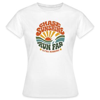 Ultralauf – Jage Sonnenschein, Lauf weit - Frauen T-Shirt - Weiß - Vorne - AI Model Female 172 dark (172cm)