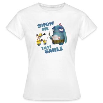 Minions Mit Spruch Show Me That Smile - Frauen T-Shirt - Weiß - Vorne - AI Model Female 172 dark (172cm)