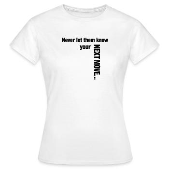 Lass sie niemals von deinem nächsten Schritt wissen. Lustige Aussage - Frauen T-Shirt - Weiß - Vorne - AI Model Female 172 dark (172cm)