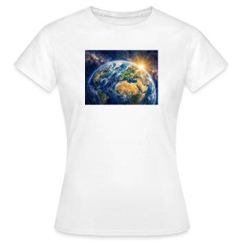 Terre au lever du soleil - T-shirt Femme - blanc - Devant - AI Model Female 172 dark (172cm)