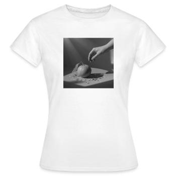 Minimal mandarin in black and white - Women's T-Shirt - white - Front - AI Model Female 172 dark (172cm)