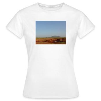 Horizon désertique et sols rouges - T-shirt Femme - blanc - Devant - AI Model Female 172 dark (172cm)