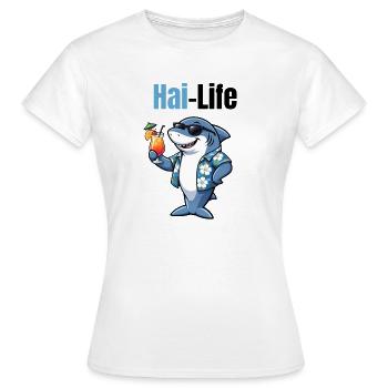Vie de requin | Requin de dessin animé sympa avec une ambiance estivale - T-shirt Femme - blanc - Devant - AI Model Female 172 dark (172cm)