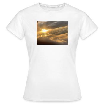 La lumière du soleil sur une mer de nuages - T-shirt Femme - blanc - Devant - AI Model Female 172 dark (172cm)