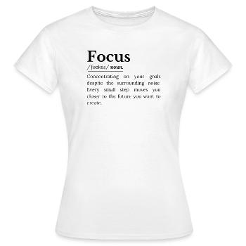 Fokus Definition Inspirierender Spruch Über Konzen - Frauen T-Shirt - Weiß - Vorne - AI Model Female 172 dark (172cm)