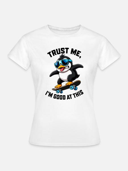 Cooler Pinguin Skateboarder Comic Spruch - Frauen T-Shirt - Weiß