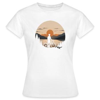 Sonnenuntergang am Bergsee Fahrrad, Fahrradfahrer - Frauen T-Shirt - Weiß - Vorne - AI Model Female 172 dark (172cm)