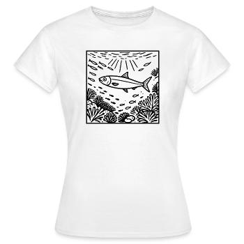 Sardine im Meer - Frauen T-Shirt - Weiß - Vorne - AI Model Female 172 dark (172cm)