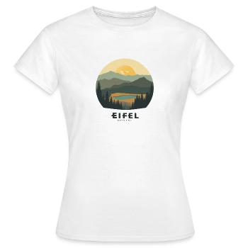 Eifel Maar | Vintage Nature Travel Poster - Frauen T-Shirt - Weiß - Vorne - AI Model Female 172 dark (172cm)