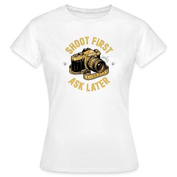 Shoot First Ask Later - T-shirt Femme - blanc - Devant - AI Model Female 172 dark (172cm)