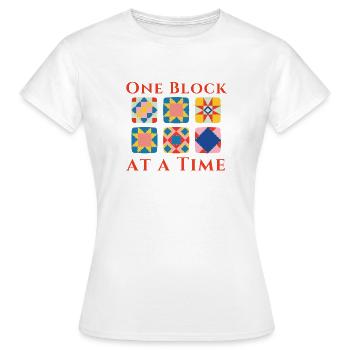 Ein Block nach dem anderen Patchwork - Frauen T-Shirt - Weiß - Vorne - AI Model Female 172 dark (172cm)