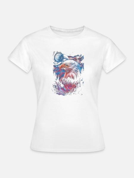 Adler über nächtlicher Waldlandschaft - Frauen T-Shirt - Weiß