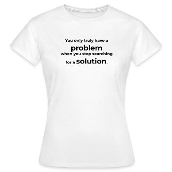 Mindset Zitat - Problem&Lösung - problem&solution - Frauen T-Shirt - Weiß - Vorne - AI Model Female 172 dark (172cm)