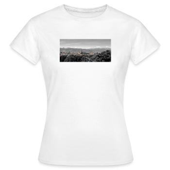 Panorama urbain avec montagnes - T-shirt Femme - blanc - Devant - AI Model Female 172 dark (172cm)