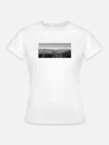 Stadtpanorama mit Bergen - Frauen T-Shirt - Weiß