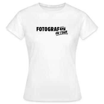 fotograf on tour - Frauen T-Shirt - Weiß - Vorne - AI Model Female 172 dark (172cm)