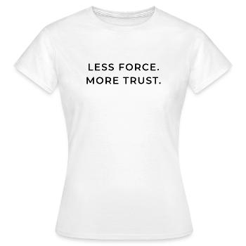 Moins de force. Plus de confiance. - T-shirt Femme - blanc - Devant - AI Model Female 172 dark (172cm)