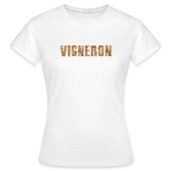 Vigneron – Typographie en bouchons de vin - T-shirt Femme - blanc - Devant - AI Model Female 172 dark (172cm)