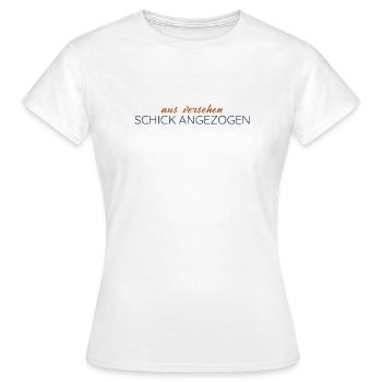 Aus Versehen schick angezogen – Statement - Frauen T-Shirt - Weiß - Vorne - AI Model Female 172 dark (172cm)