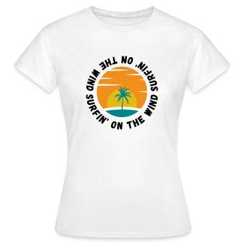 Surfen im Wind - Frauen T-Shirt - Weiß - Vorne - AI Model Female 172 dark (172cm)