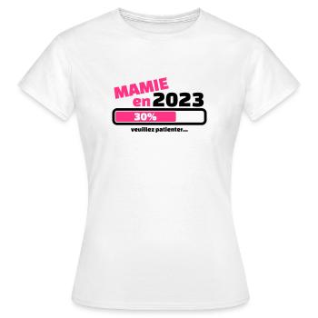 mamie en 2023 veuillez patienter - T-shirt Femme - blanc - Devant - AI Model Female 172 dark (172cm)