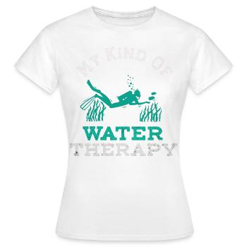 Plongée sous-marine Mon genre de thérapie de l’eau Sous l’eau S - T-shirt Femme - blanc - Devant - AI Model Female 172 dark (172cm)