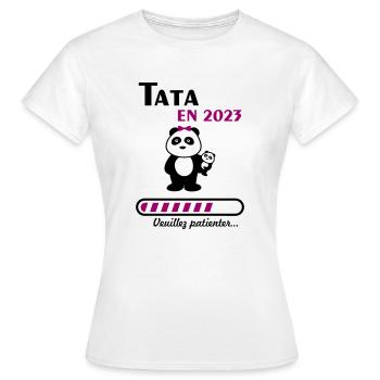 Tata en 2023, futur tante, annonce grossesse, bébé - T-shirt Femme - blanc - Devant - AI Model Female 172 dark (172cm)