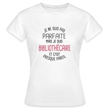 Pas parfaite mais bibliothècaire - T-shirt Femme - blanc - Devant - AI Model Female 172 dark (172cm)