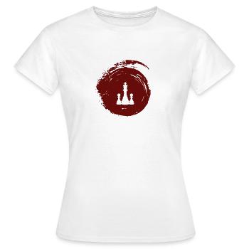 Pièces d'échecs sur échiquier - T-shirt Femme - blanc - Devant - AI Model Female 172 dark (172cm)